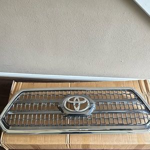 Toyota Tacoma 2016 chrome Grille